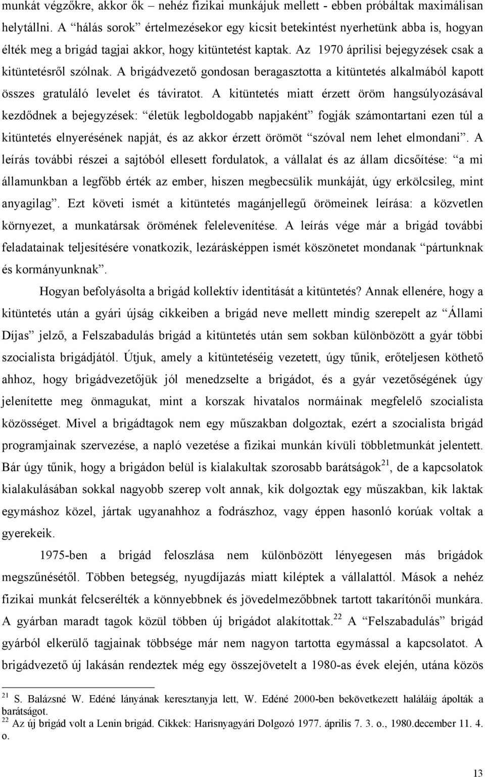 A brigádvezető gondosan beragasztotta a kitüntetés alkalmából kapott összes gratuláló levelet és táviratot.