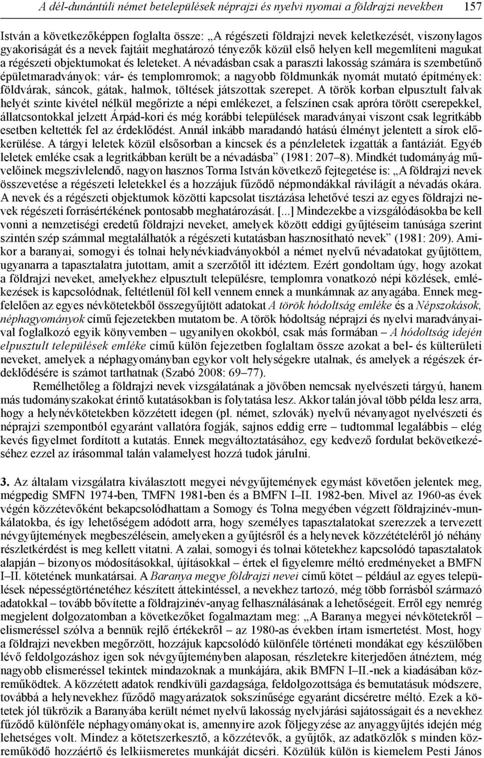 A névadásban csak a paraszti lakosság számára is szembetűnő épületmaradványok: vár- és templomromok; a nagyobb földmunkák nyomát mutató építmények: földvárak, sáncok, gátak, halmok, töltések