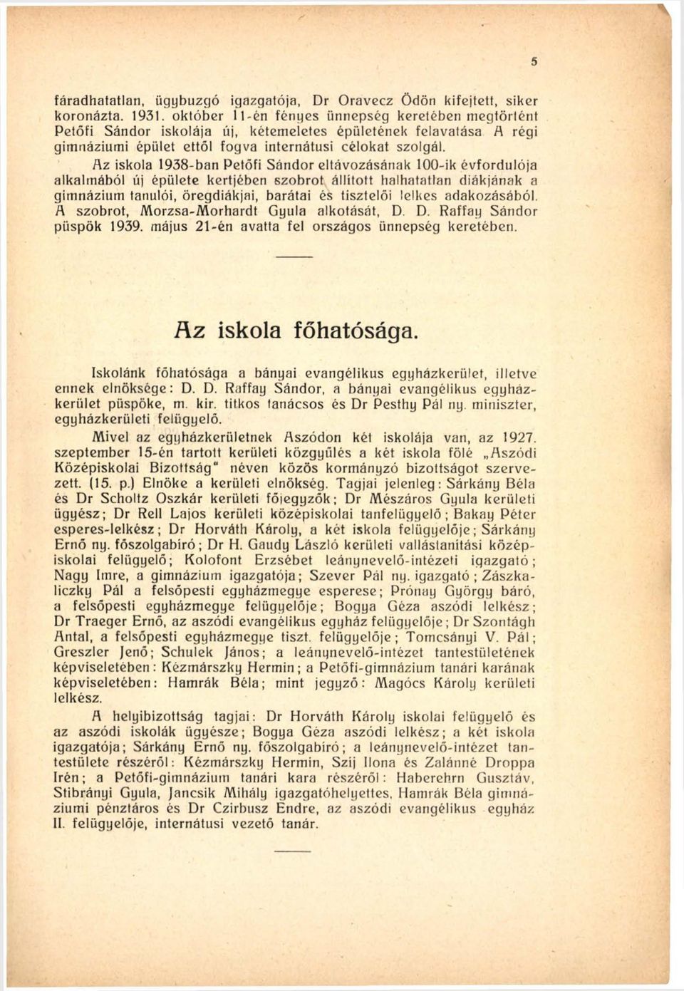 Az iskola 1938-ban Petőfi Sándor eltávozásának 100-ik évfordulója alkalmából új épülete kertjében szobrot állított halhatatlan diákjának a gimnázium tanulói, öregdiákjai, barátai és tisztelői lelkes