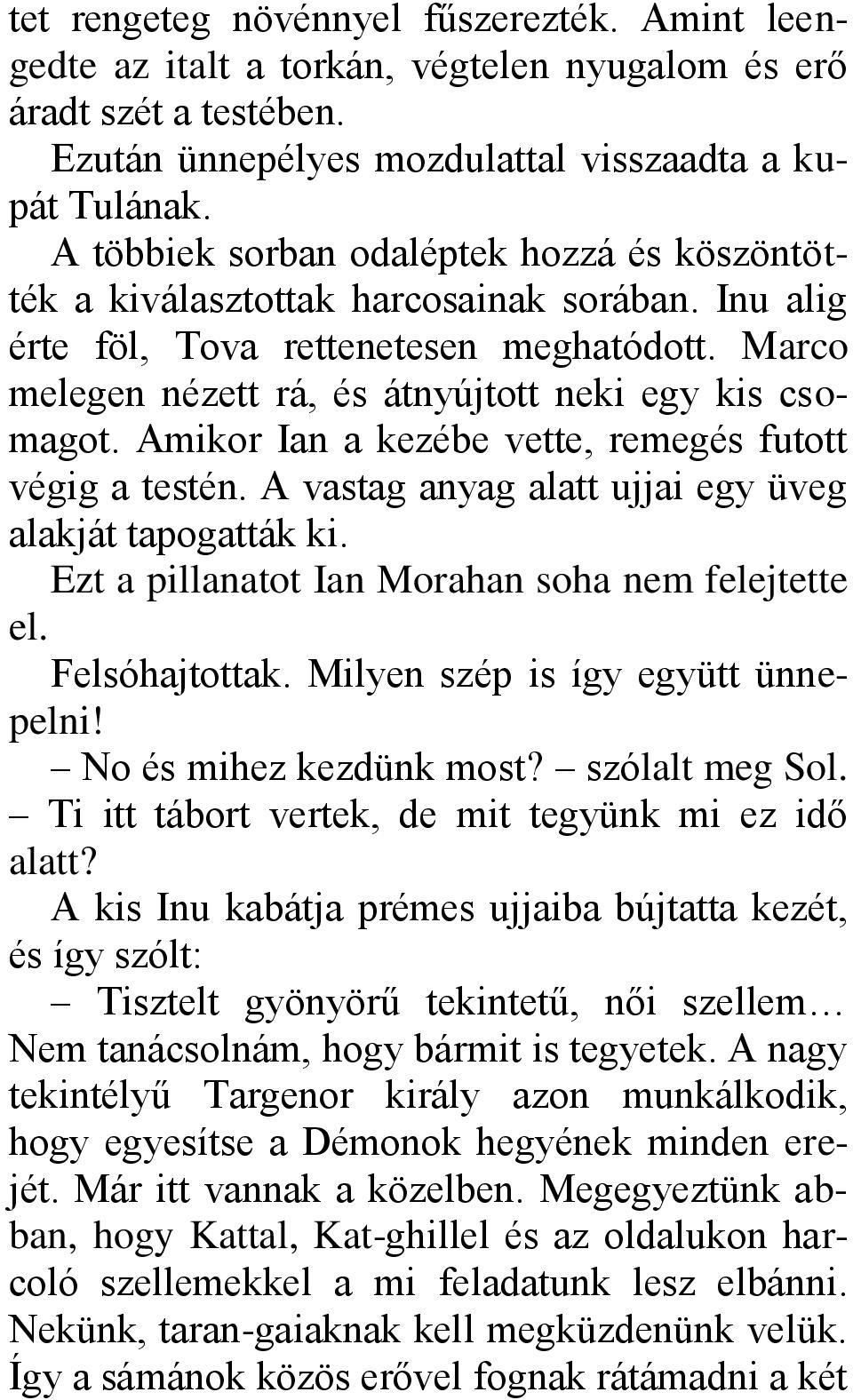 Amikor Ian a kezébe vette, remegés futott végig a testén. A vastag anyag alatt ujjai egy üveg alakját tapogatták ki. Ezt a pillanatot Ian Morahan soha nem felejtette el. Felsóhajtottak.