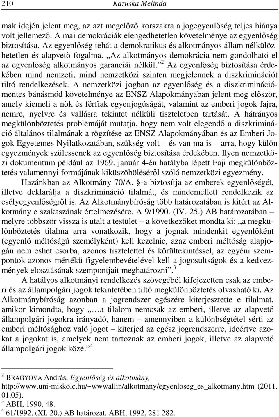 2 Az egyenlőség biztosítása érdekében mind nemzeti, mind nemzetközi szinten megjelennek a diszkriminációt tiltó rendelkezések.