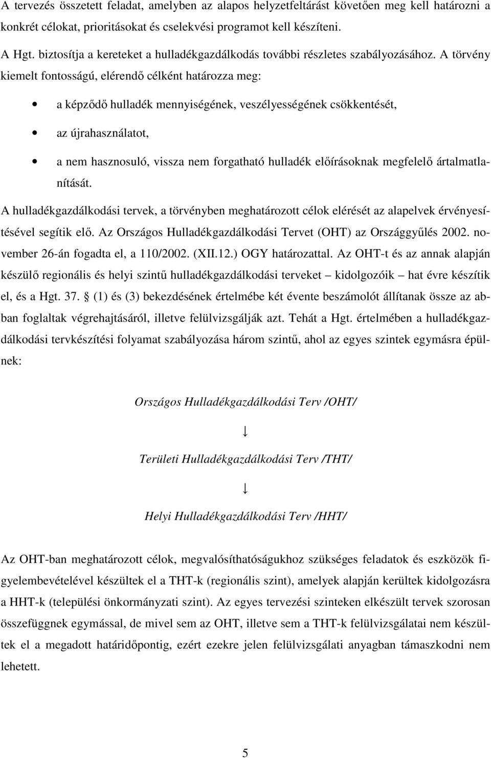 A törvény kiemelt fontosságú, elérendı célként határozza meg: a képzıdı hulladék mennyiségének, veszélyességének csökkentését, az újrahasználatot, a nem hasznosuló, vissza nem forgatható hulladék