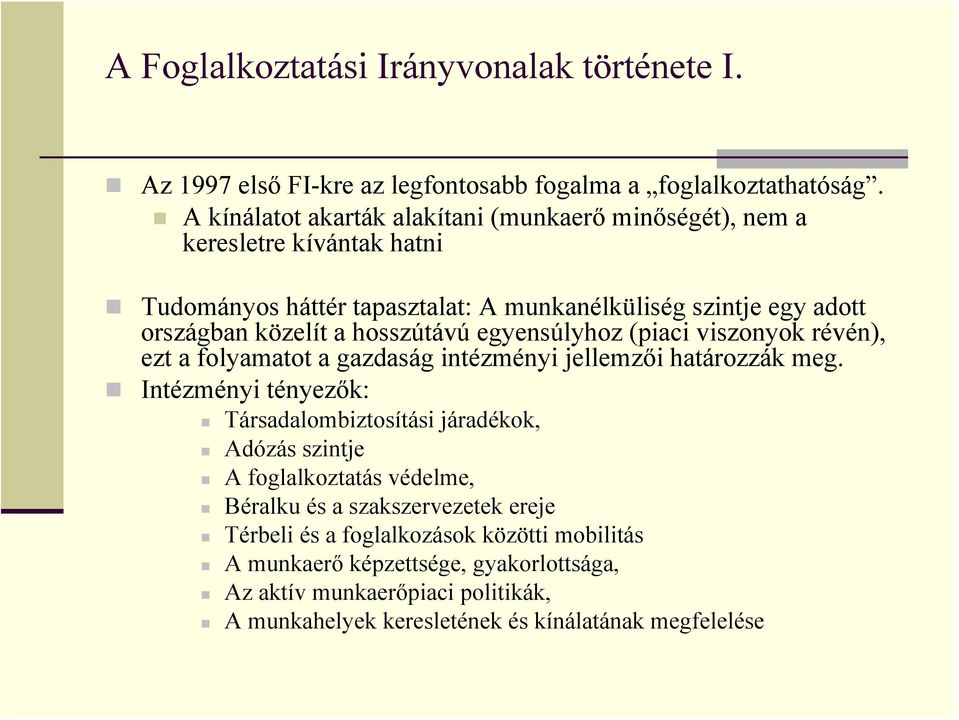 hosszútávú egyensúlyhoz (piaci viszonyok révén), ezt a folyamatot a gazdaság intézményi jellemzői határozzák meg.