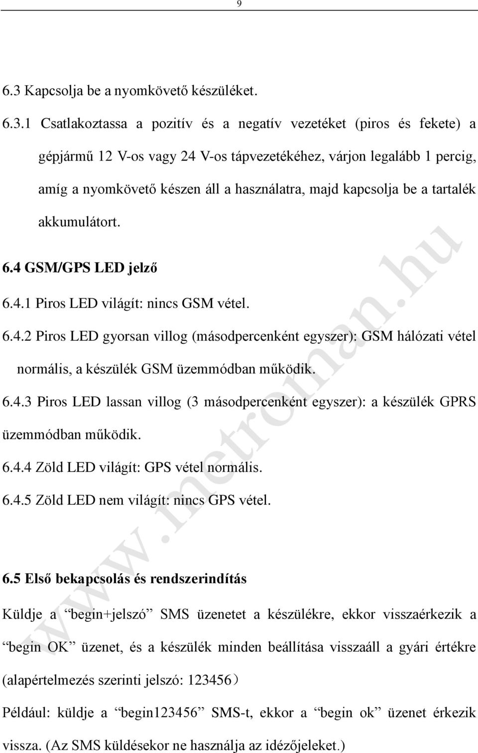 1 Csatlakoztassa a pozitív és a negatív vezetéket (piros és fekete) a gépjármű 12 V-os vagy 24 V-os tápvezetékéhez, várjon legalább 1 percig, amíg a nyomkövető készen áll a használatra, majd