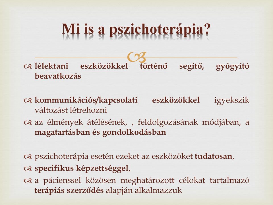 igyekszik változást létrehozni az élmények átélésének,, feldolgozásának módjában, a magatartásban és