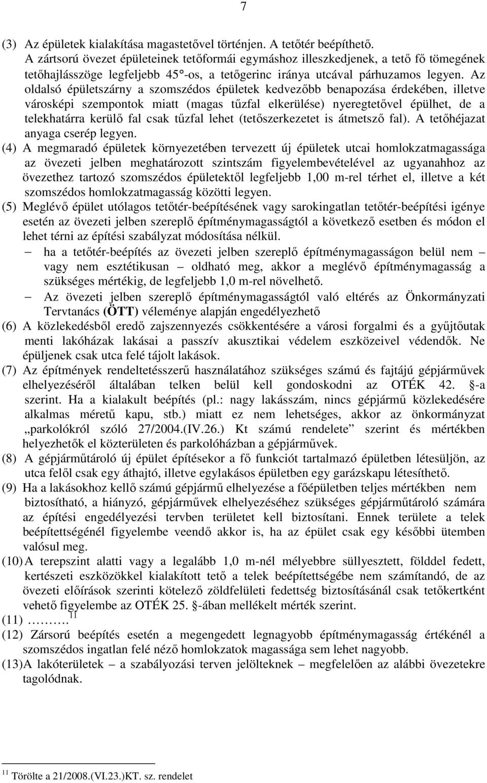 Az oldalsó épületszárny a szomszédos épületek kedvezőbb benapozása érdekében, illetve városképi szempontok miatt (magas tűzfal elkerülése) nyeregtetővel épülhet, de a telekhatárra kerülő fal csak