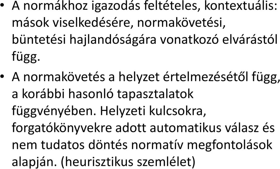 A normakövetés a helyzet értelmezésétől függ, a korábbi hasonló tapasztalatok függvényében.