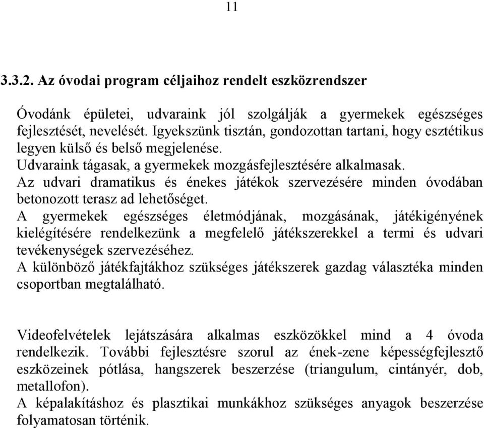 Az udvari dramatikus és énekes játékok szervezésére minden óvodában betonozott terasz ad lehetőséget.