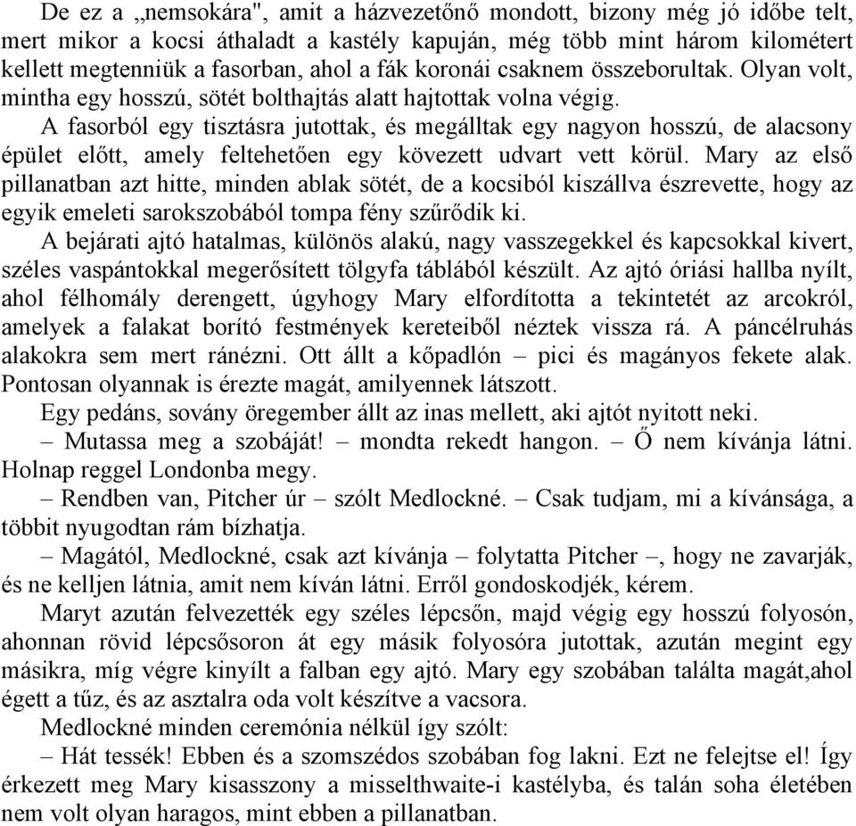 A fasorból egy tisztásra jutottak, és megálltak egy nagyon hosszú, de alacsony épület előtt, amely feltehetően egy kövezett udvart vett körül.