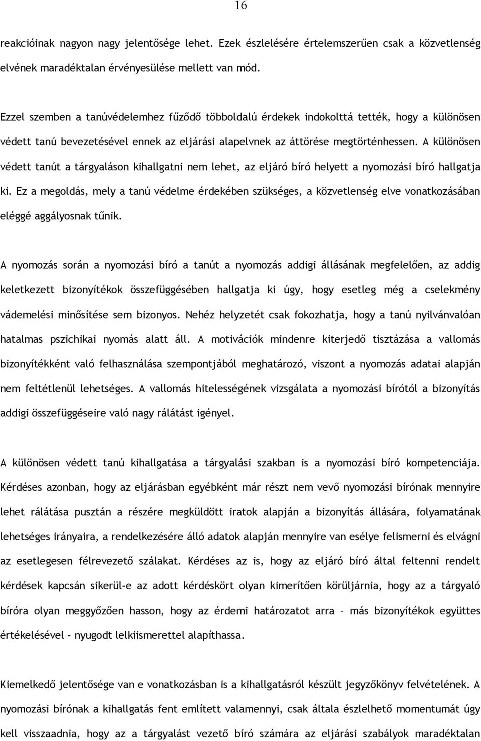 A különösen védett tanút a tárgyaláson kihallgatni nem lehet, az eljáró bíró helyett a nyomozási bíró hallgatja ki.