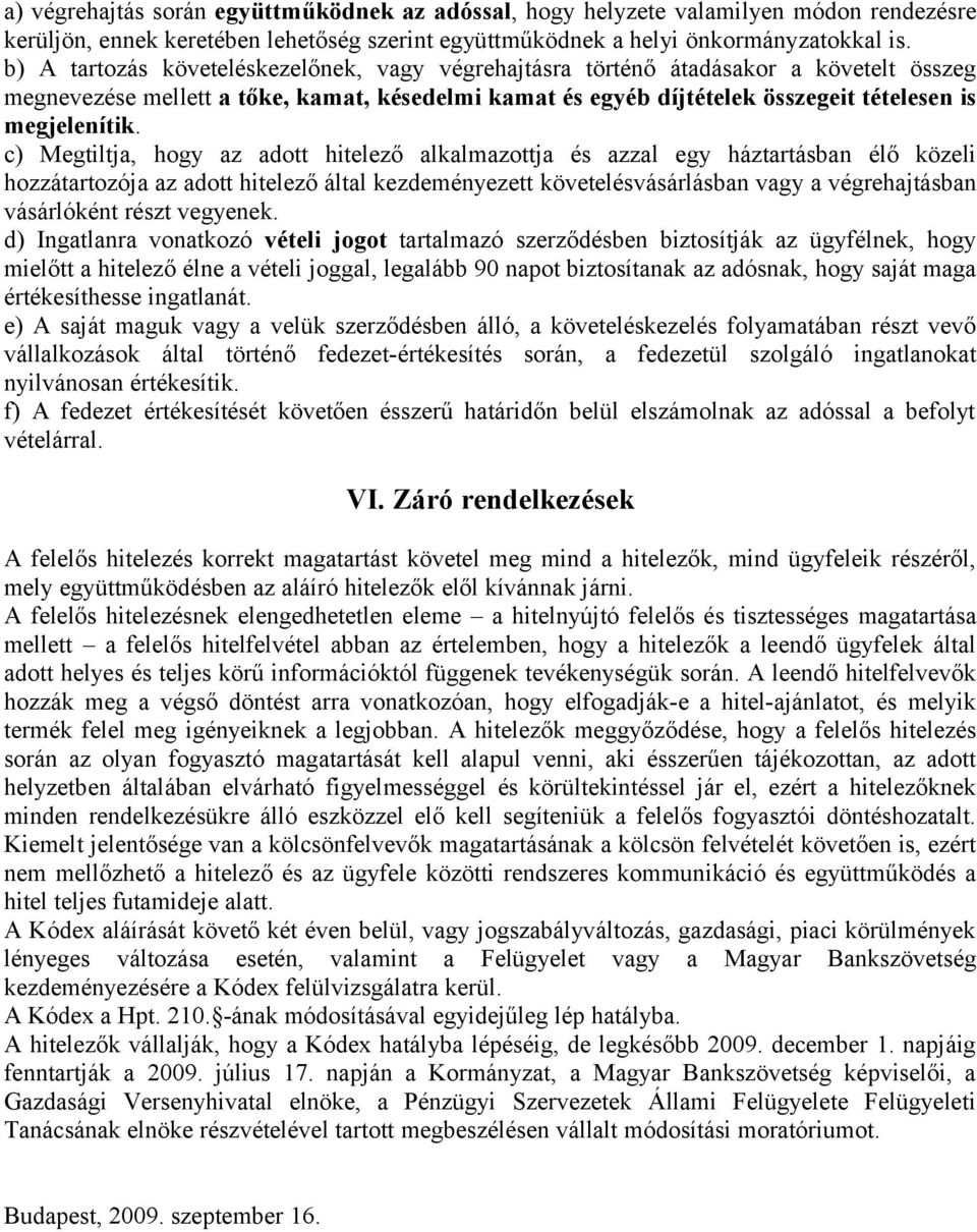 c) Megtiltja, hogy az adott hitelező alkalmazottja és azzal egy háztartásban élő közeli hozzátartozója az adott hitelező által kezdeményezett követelésvásárlásban vagy a végrehajtásban vásárlóként