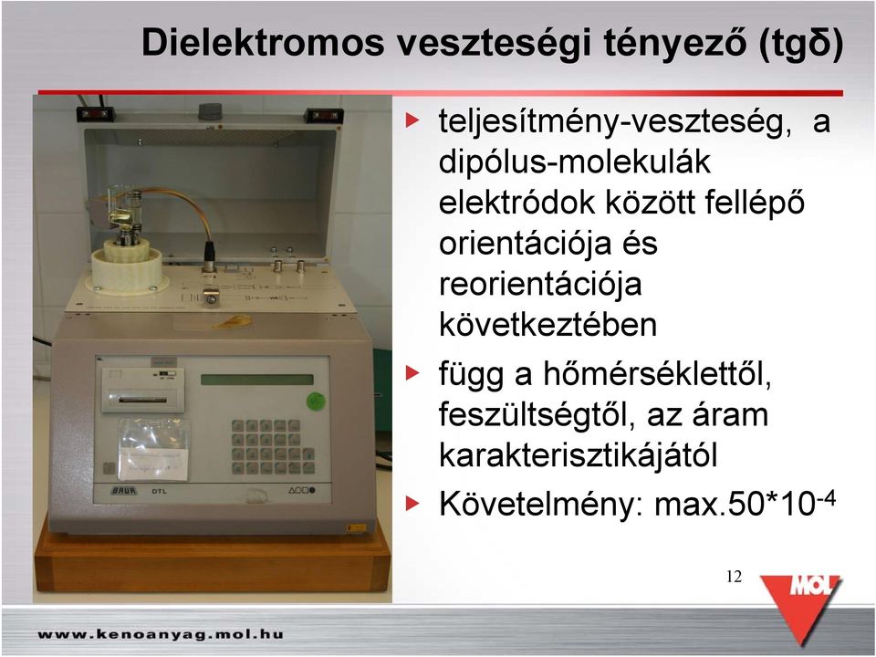 között fellépő orientációja és reorientációja következtében