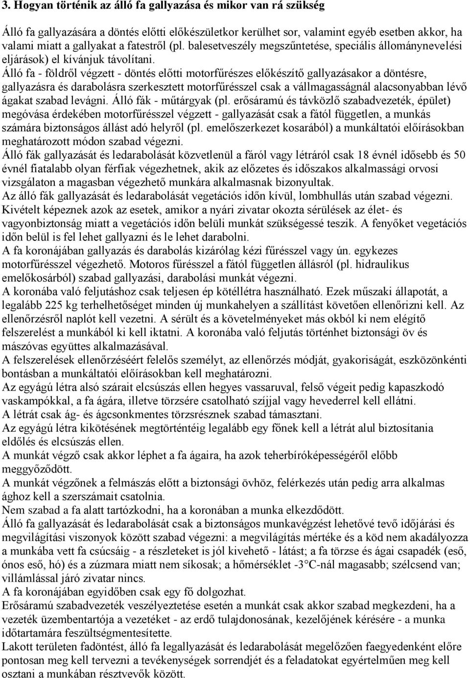 Álló fa - földről végzett - döntés előtti motorfűrészes előkészítő gallyazásakor a döntésre, gallyazásra és darabolásra szerkesztett motorfűrésszel csak a vállmagasságnál alacsonyabban lévő ágakat