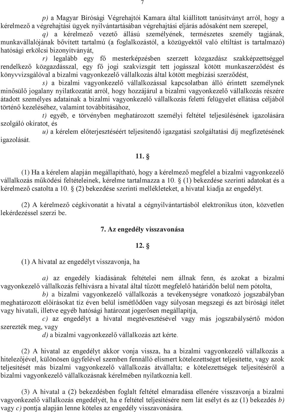 legalább egy fő mesterképzésben szerzett közgazdász szakképzettséggel rendelkező közgazdásszal, egy fő jogi szakvizsgát tett jogásszal kötött munkaszerződést és könyvvizsgálóval a bizalmi