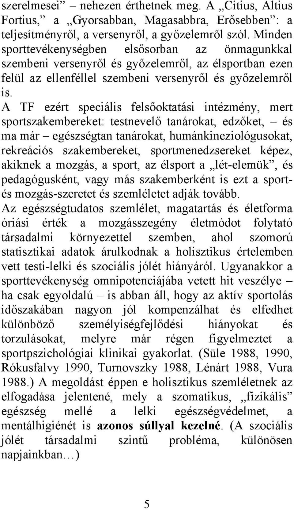 A TF ezért speciális felsőoktatási intézmény, mert sportszakembereket: testnevelő tanárokat, edzőket, és ma már egészségtan tanárokat, humánkineziológusokat, rekreációs szakembereket,