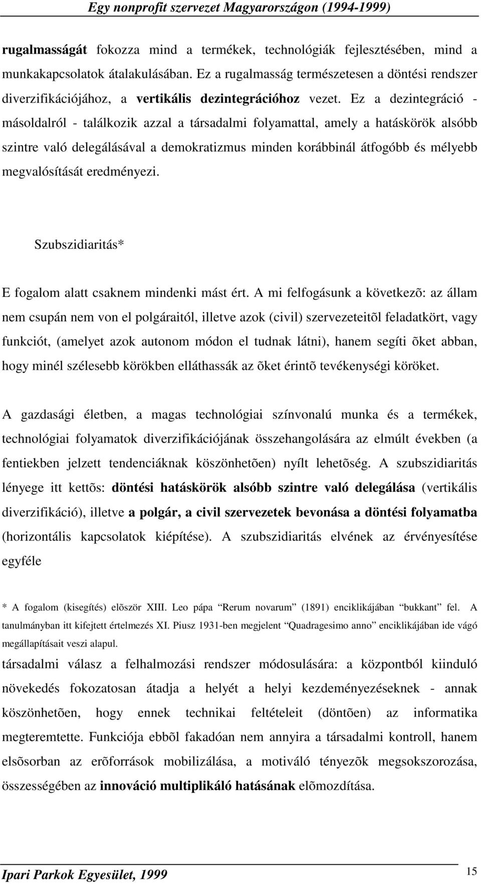 Ez a dezintegráció - másoldalról - találkozik azzal a társadalmi folyamattal, amely a hatáskörök alsóbb szintre való delegálásával a demokratizmus minden korábbinál átfogóbb és mélyebb megvalósítását