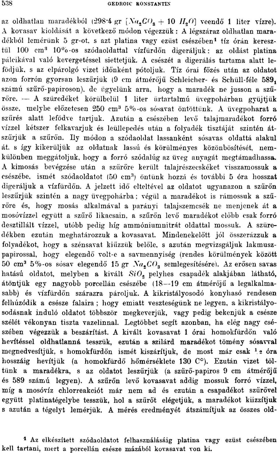 digeráljuk: az oldást platina pálcikával való kevergetéssel siettetjük. A csészét a digerálás tartama alatt lefödjük, s az elpárolgó vizet időnként pótoljuk.