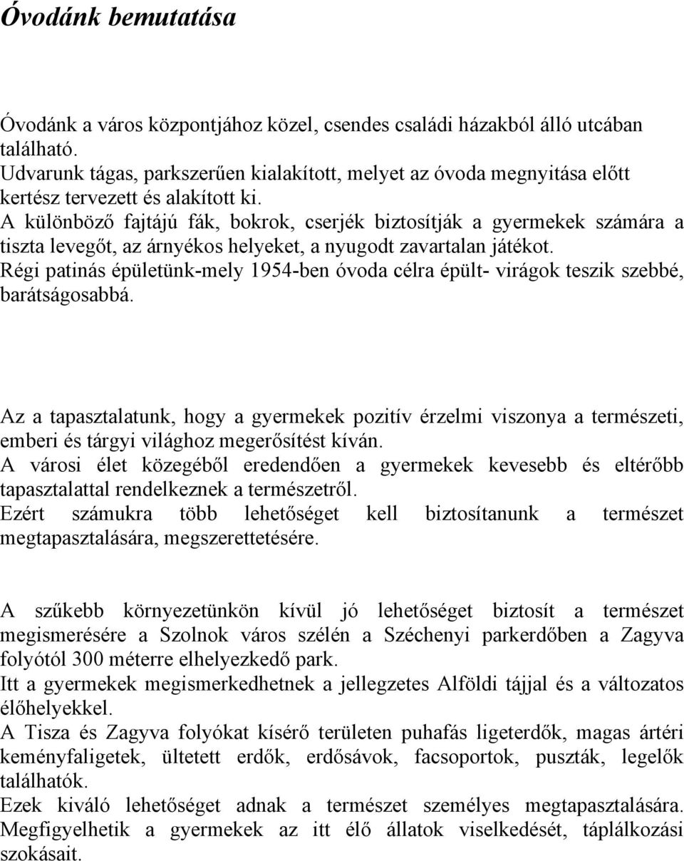 A különböző fajtájú fák, bokrok, cserjék biztosítják a gyermekek számára a tiszta levegőt, az árnyékos helyeket, a nyugodt zavartalan játékot.