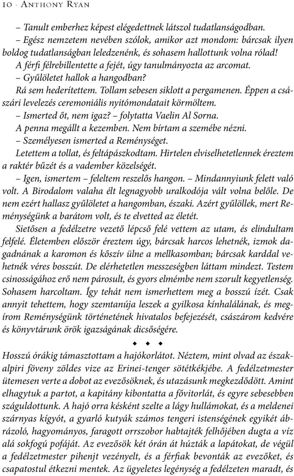 Gyűlöletet hallok a hangodban? Rá sem hederítettem. Tollam sebesen siklott a pergamenen. Éppen a császári levelezés ceremoniális nyitómondatait körmöltem. Ismerted őt, nem igaz?