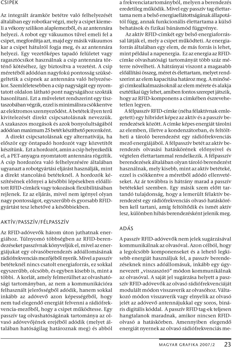Egy vezetőképes tapadó felületet vagy ragasztócsíkot használnak a csip antennára történő kötéséhez, így biztosítva a vezetést.