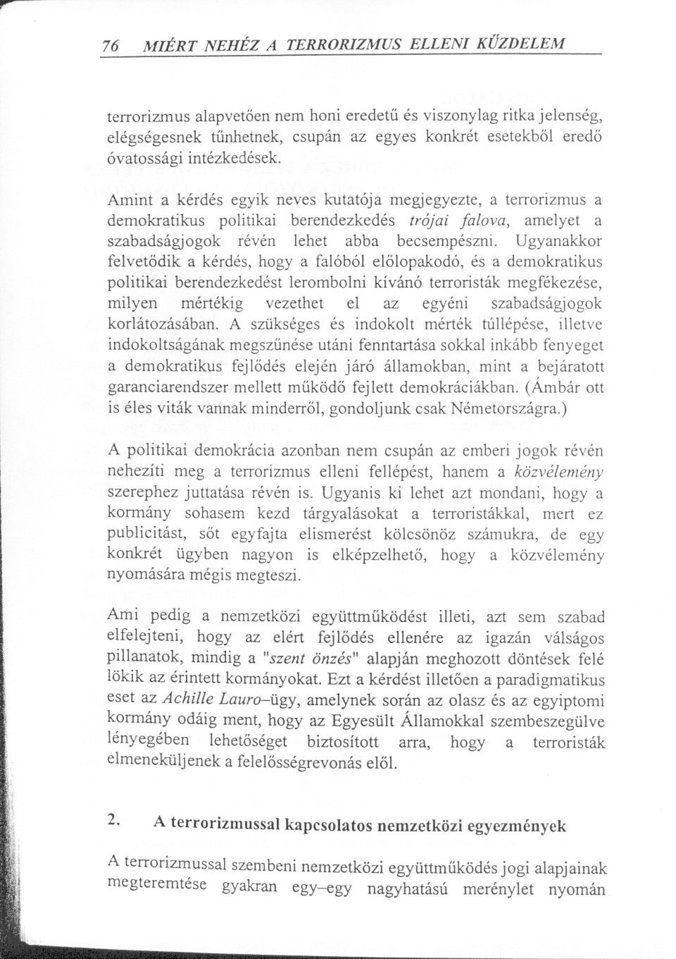 Ugyanakkor felvetodik a kérdés, hogyafalóból elolopakodó, és a demokratikus politikai berendezkedést lerombolni kívánó terroristák megfékezése, milyen mértékig vezethet el az egyéni szabadságjogok