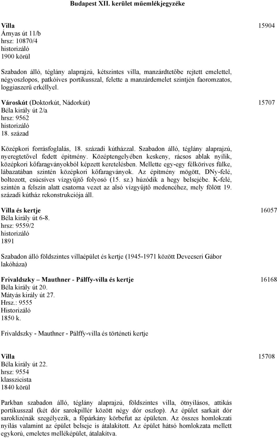 Szabadon álló, téglány alaprajzú, nyeregtetővel fedett építmény. Középtengelyében keskeny, rácsos ablak nyílik, középkori kőfaragványokból képzett keretelésben.