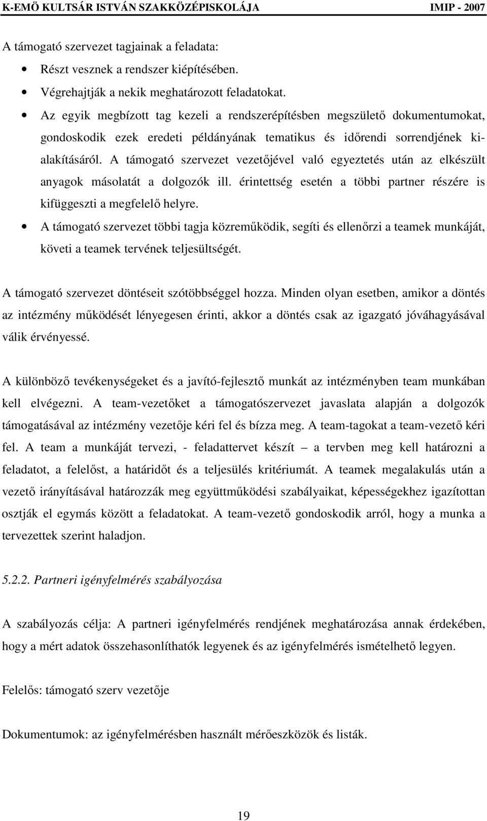 A támogató szervezet vezetıjével való egyeztetés után az elkészült anyagok másolatát a dolgozók ill. érintettség esetén a többi partner részére is kifüggeszti a megfelelı helyre.