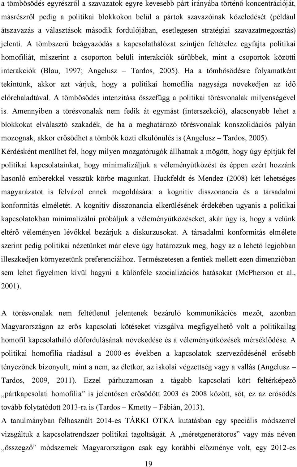 A tömbszerű beágyazódás a kapcsolathálózat szintjén feltételez egyfajta politikai homofíliát, miszerint a csoporton belüli interakciók sűrűbbek, mint a csoportok közötti interakciók (Blau, 1997;