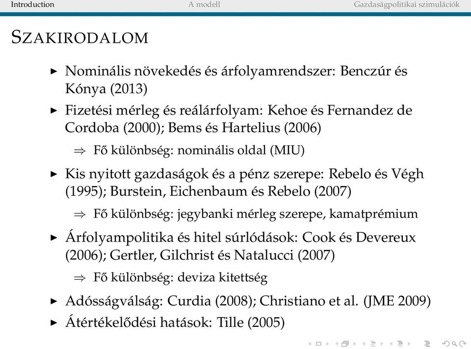 és Rebelo (2007) Fő különbség: jegybanki mérleg szerepe, kamatprémium Árfolyampolitika és hitel súrlódások: Cook és Devereux (2006); Gertler,