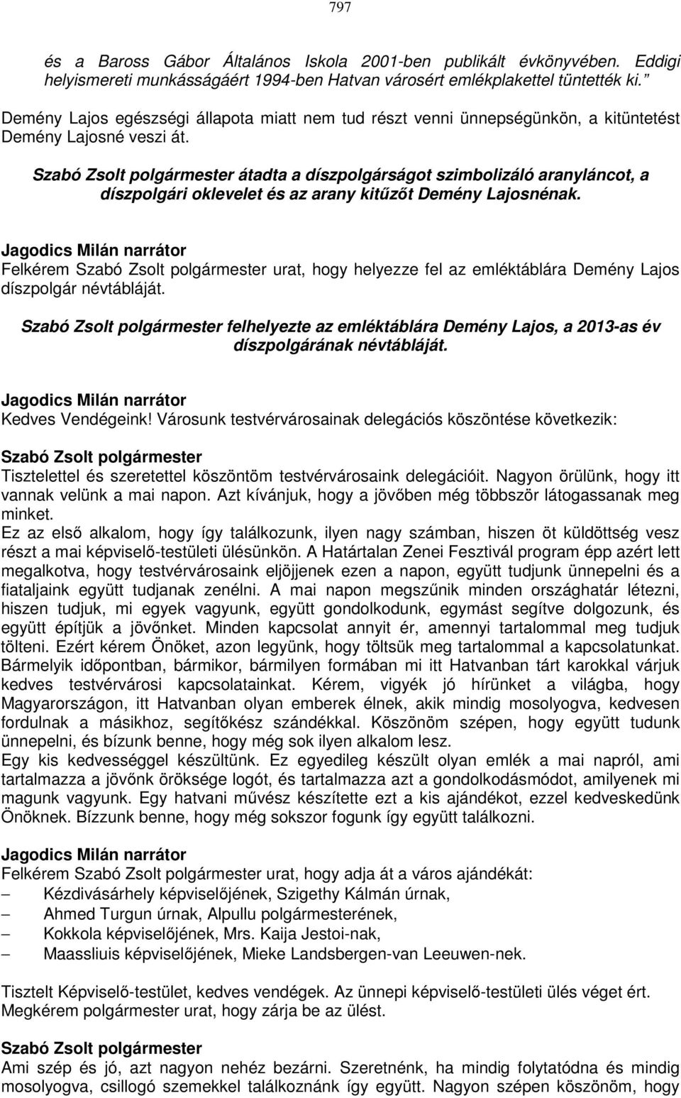 Szabó Zsolt polgármester átadta a díszpolgárságot szimbolizáló aranyláncot, a díszpolgári oklevelet és az arany kitűzőt Demény Lajosnénak.