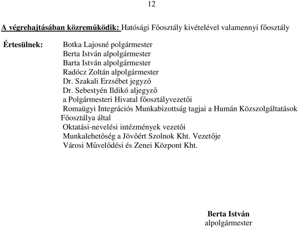 Sebestyén Ildikó aljegyző a Polgármesteri Hivatal főosztályvezetői tagjai a Humán Közszolgáltatások Főosztálya által