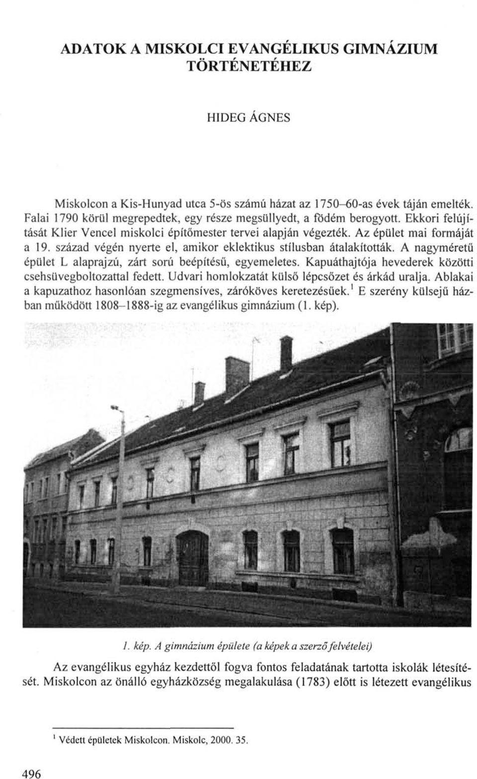 század végén nyerte el, amikor eklektikus stílusban átalakították. A nagyméretű épület L alaprajzú, zárt sorú beépítésű, egyemeletes. Kapuáthajtója hevederek közötti csehsüvegboltozattal fedett.