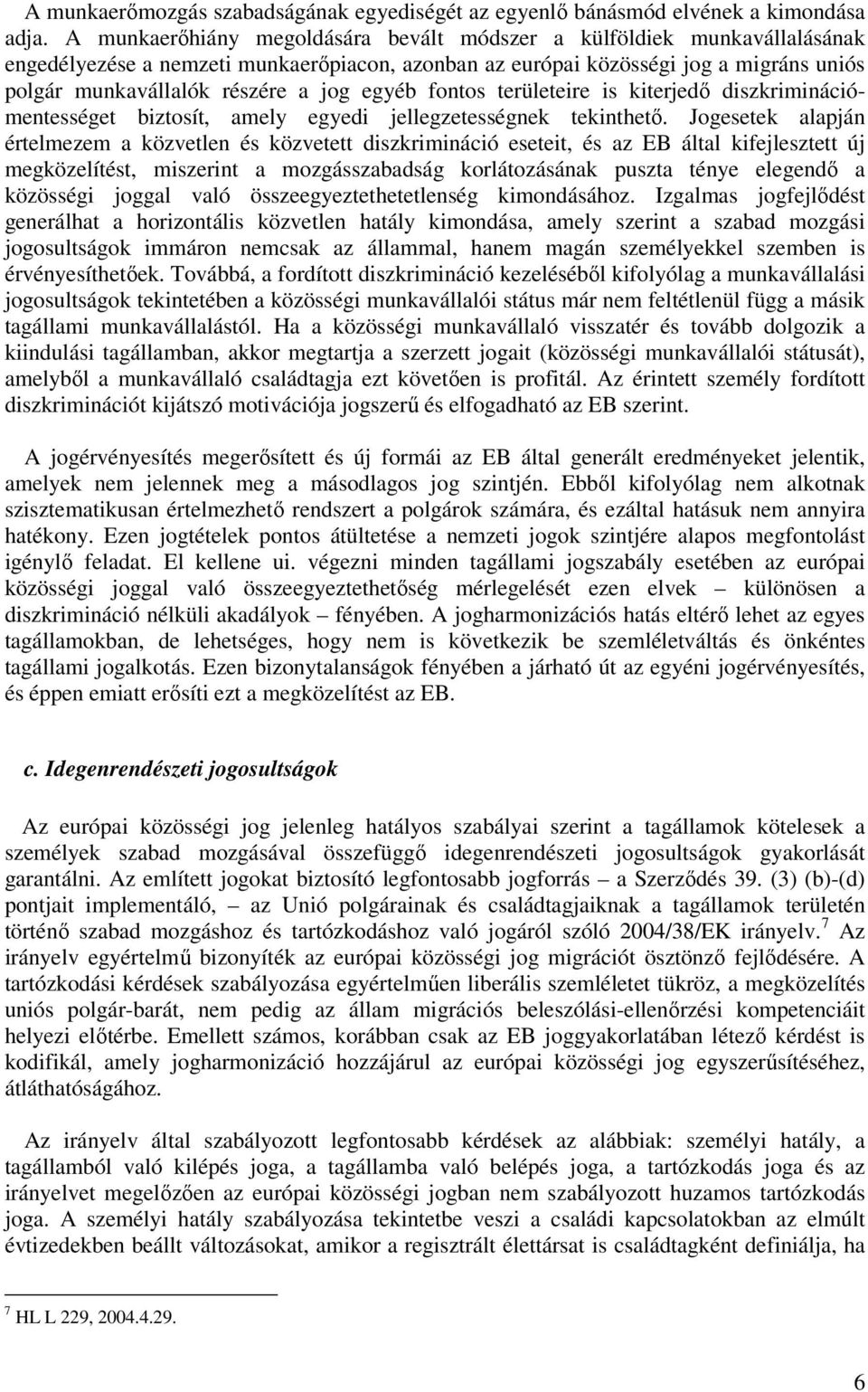 egyéb fontos területeire is kiterjedő diszkriminációmentességet biztosít, amely egyedi jellegzetességnek tekinthető.