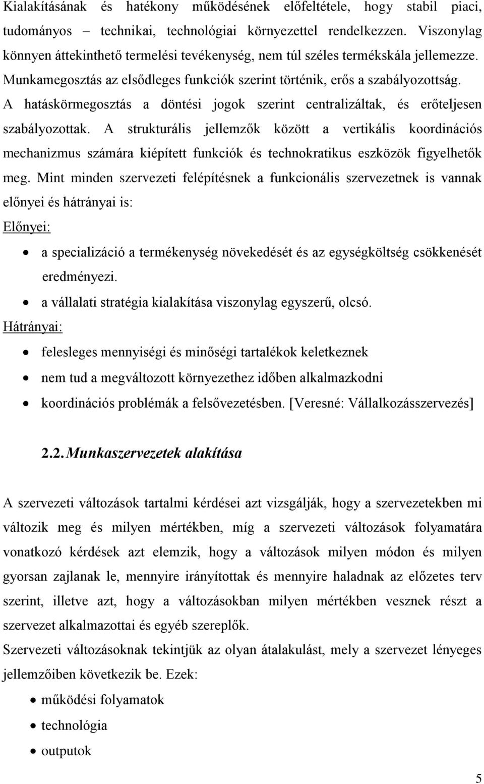 A hatáskörmegosztás a döntési jogok szerint centralizáltak, és erőteljesen szabályozottak.