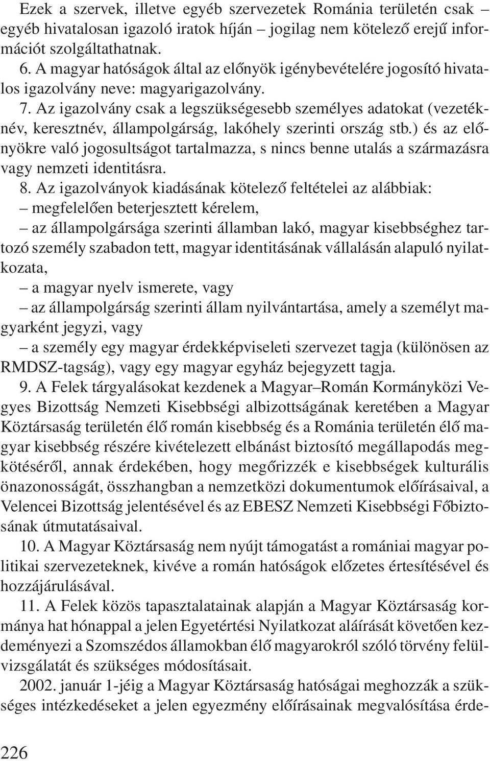 Az igazolvány csak a legszükségesebb személyes adatokat (vezetéknév, keresztnév, állampolgárság, lakóhely szerinti ország stb.