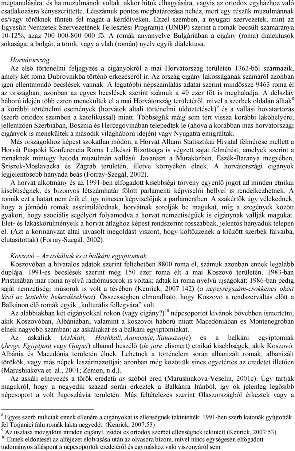 Ezzel szemben, a nyugati szervezetek, mint az Egyesült Nemzetek Szervezetének Fejlesztési Programja (UNDP) szerint a romák becsült számaránya 10-12%, azaz 700 000-800 000 fı.