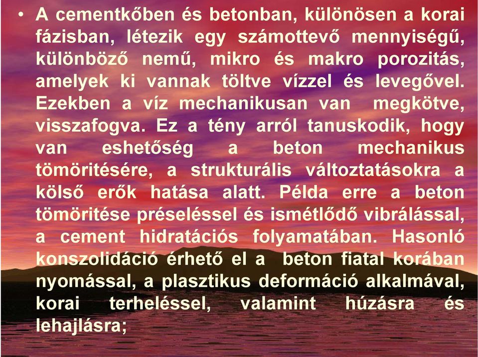 Ez a tény arról tanuskodik, hogy van eshetőség a beton mechanikus tömöritésére, a strukturális változtatásokra a kölső erők hatása alatt.