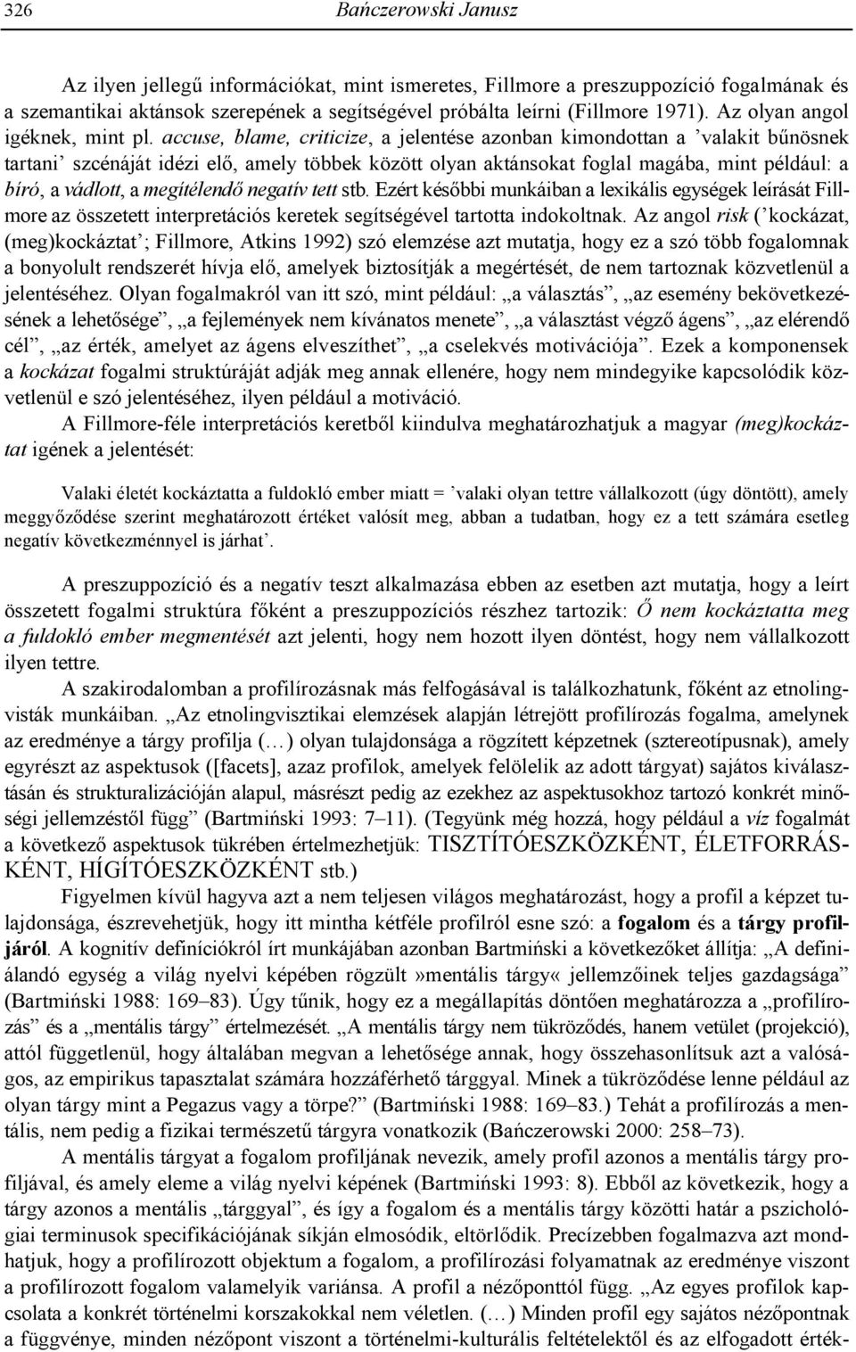 accuse, blame, criticize, a jelentése azonban kimondottan a valakit b+nösnek tartani szcénáját idézi el, amely többek között olyan aktánsokat foglal magába, mint például: a bíró, a vádlott, a