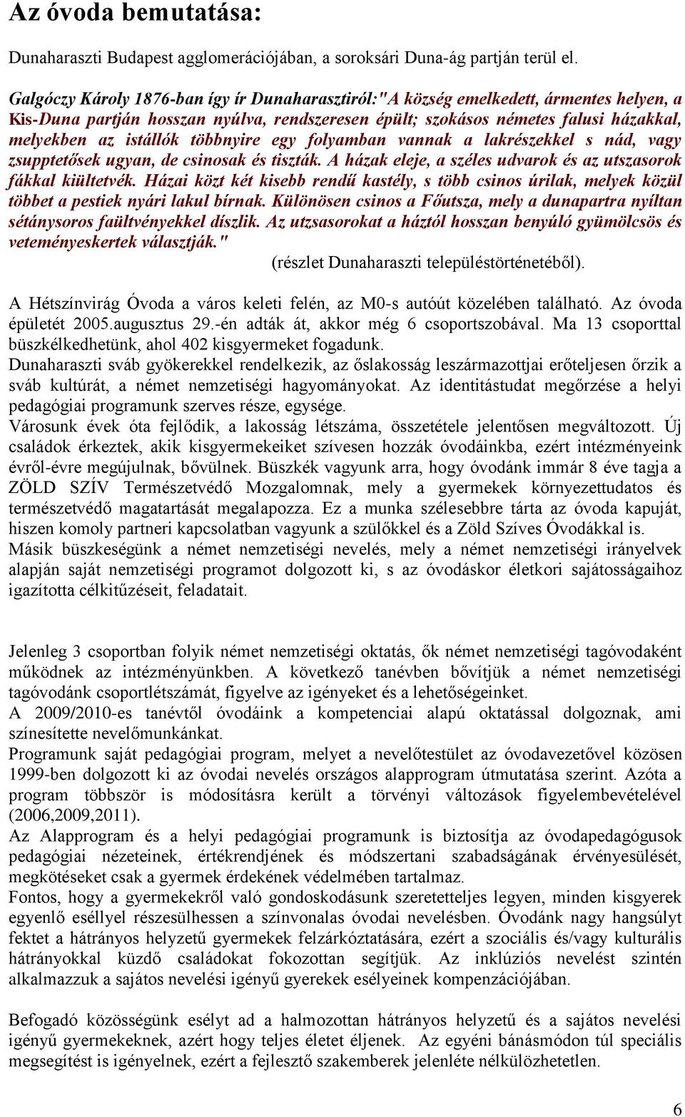 többnyire egy folyamban vannak a lakrészekkel s nád, vagy zsupptetősek ugyan, de csinosak és tiszták. A házak eleje, a széles udvarok és az utszasorok fákkal kiültetvék.