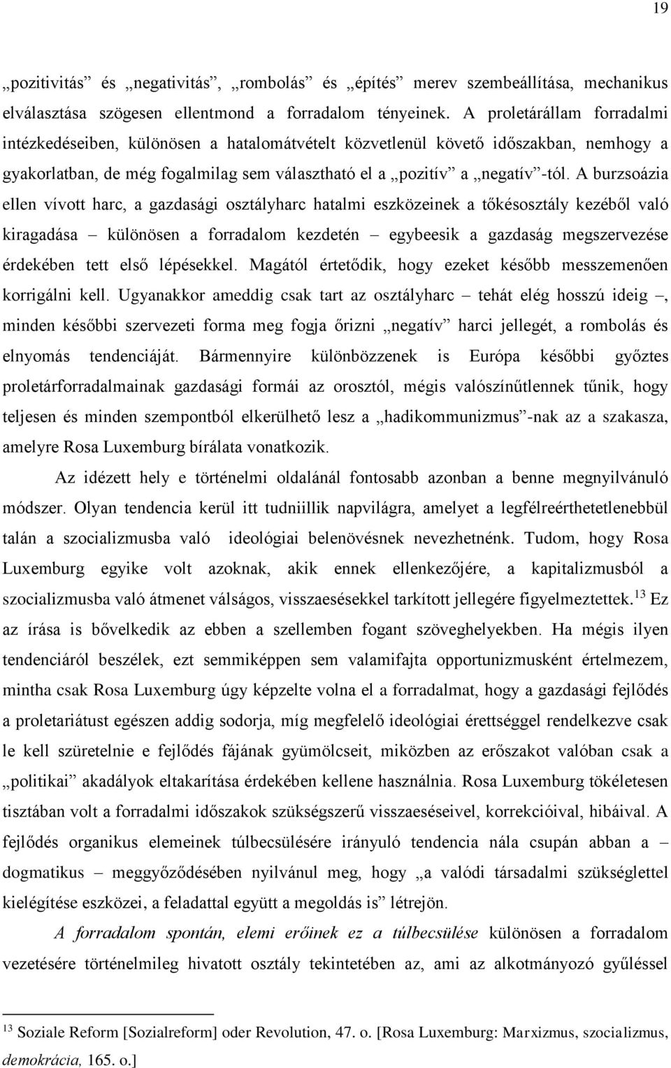 A burzsoázia ellen vívott harc, a gazdasági osztályharc hatalmi eszközeinek a tőkésosztály kezéből való kiragadása különösen a forradalom kezdetén egybeesik a gazdaság megszervezése érdekében tett