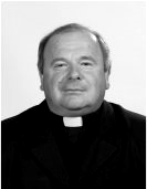1 935-39-ben Szentkereszten a Hittudományi Főiskola tanára és igazgatója lett. Tíz éven át Kovács Sándor püspök gyóntatója. 1 958-ban került a Lenti plébániára.