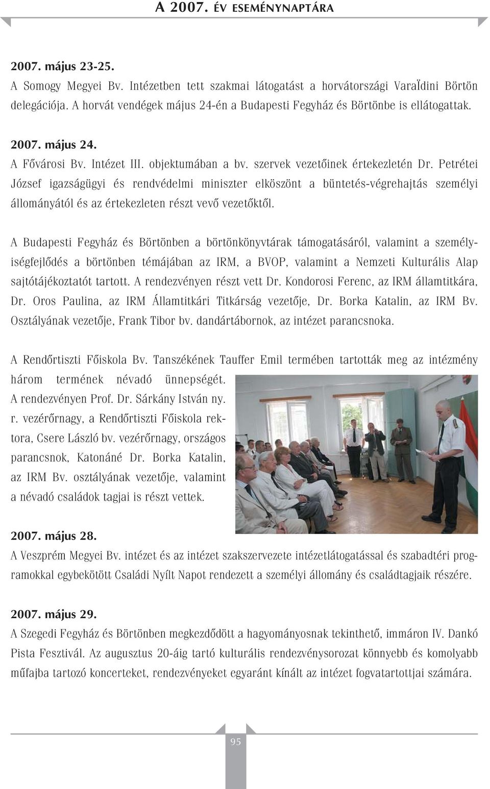 Petrétei József igazságügyi és rendvédelmi miniszter elköszönt a büntetés-végrehajtás személyi állományától és az értekezleten részt vevô vezetôktôl.