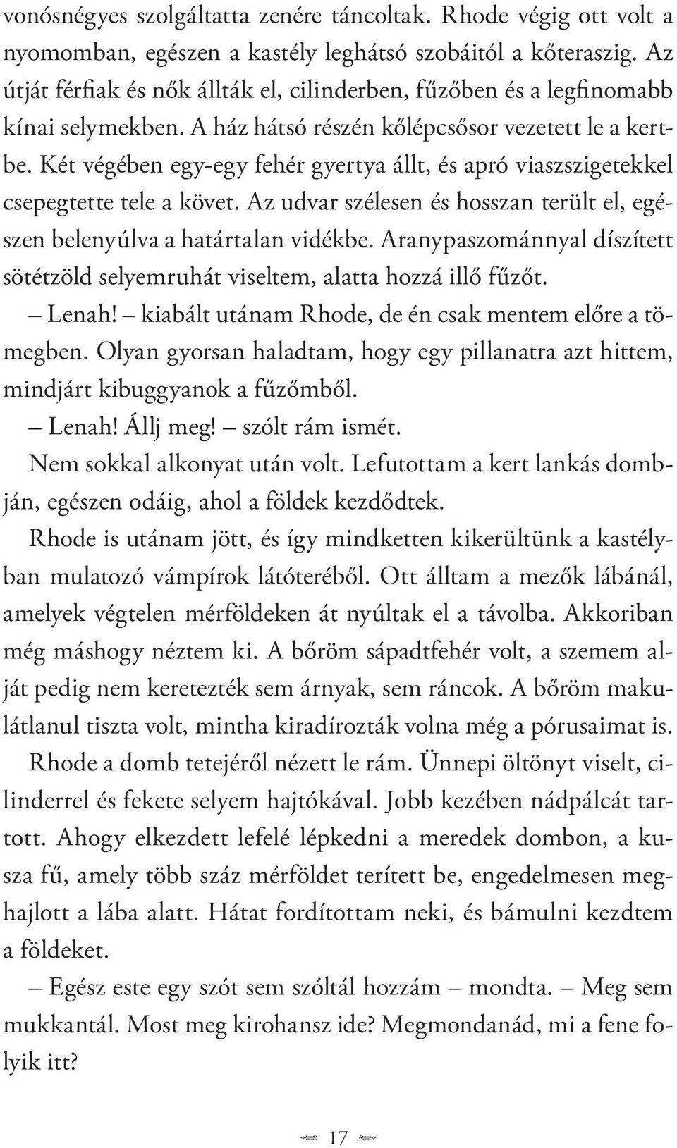 Két végében egy-egy fehér gyertya állt, és apró viaszszigetekkel csepegtette tele a követ. Az udvar szélesen és hosszan terült el, egészen belenyúlva a határtalan vidékbe.