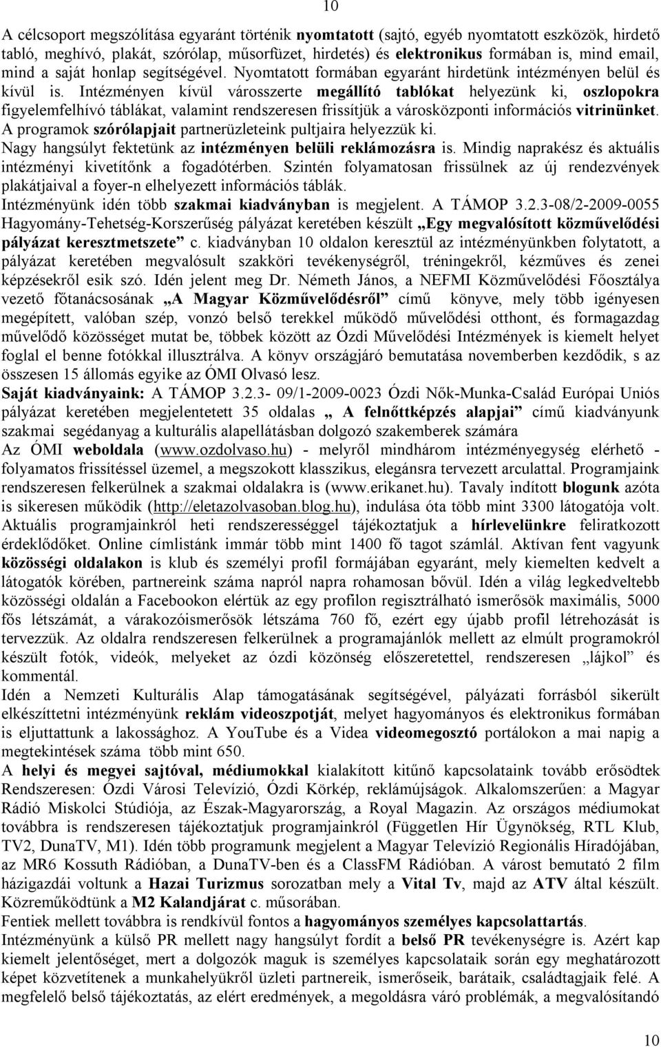 Intézményen kívül városszerte megállító tablókat helyezünk ki, oszlopokra figyelemfelhívó táblákat, valamint rendszeresen frissítjük a városközponti információs vitrinünket.