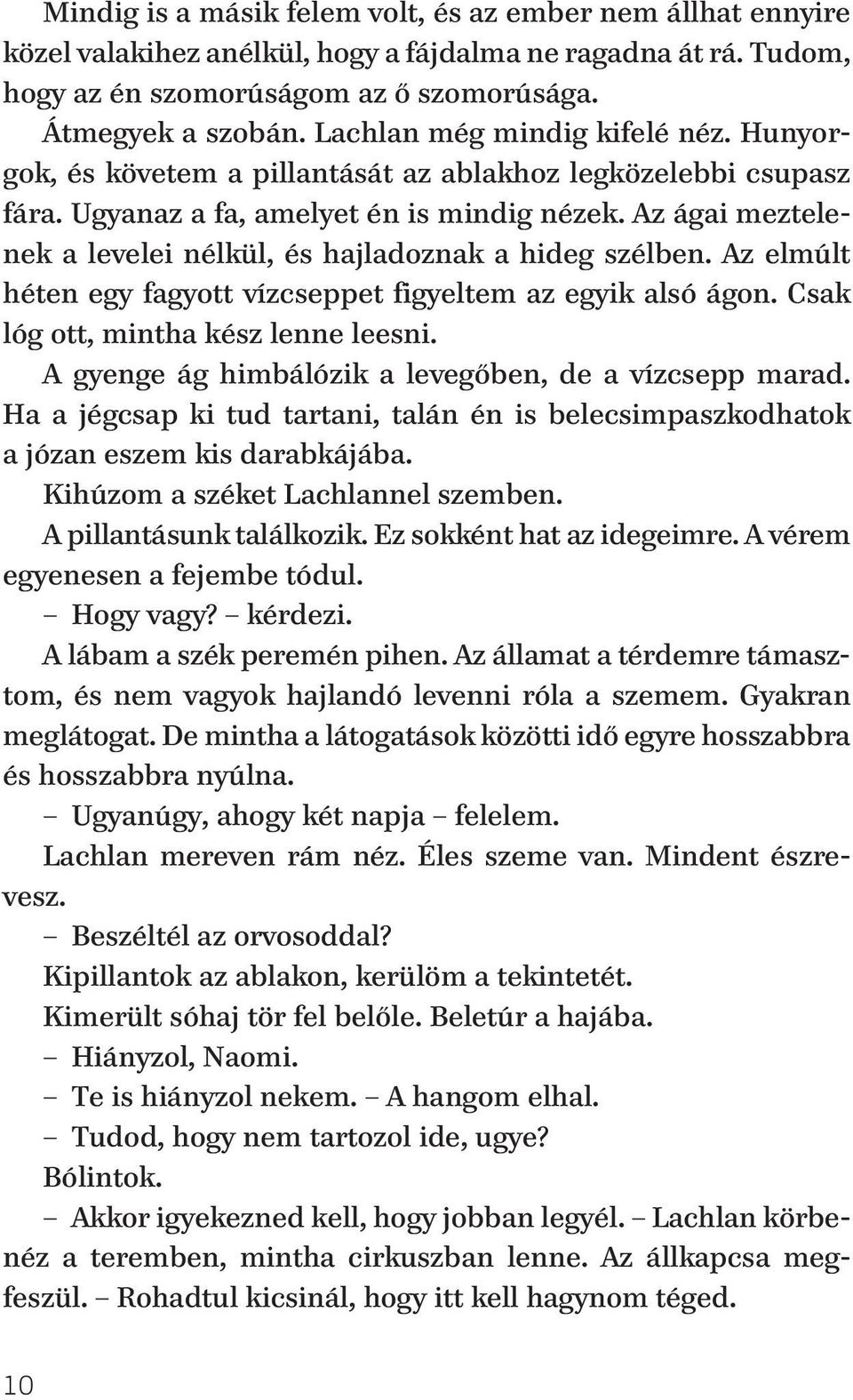 Az ágai meztelenek a levelei nélkül, és hajladoznak a hideg szélben. Az elmúlt héten egy fagyott vízcseppet figyeltem az egyik alsó ágon. Csak lóg ott, mintha kész lenne leesni.