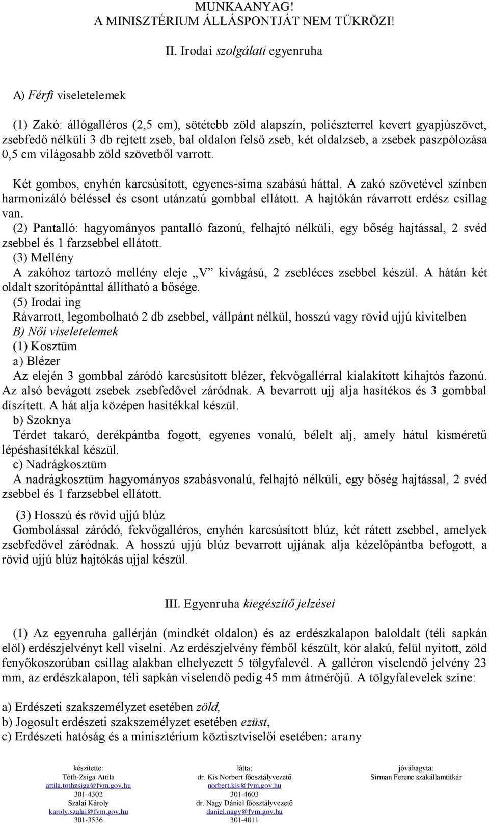 A zakó szövetével színben harmonizáló béléssel és csont utánzatú gombbal ellátott. A hajtókán rávarrott erdész csillag van.