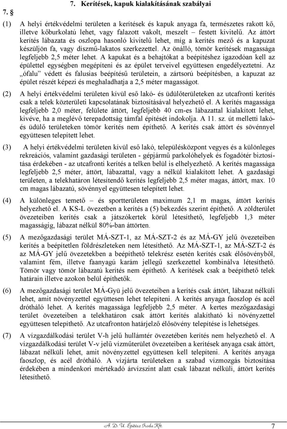 Az áttört kerítés lábazata és oszlopa hasonló kivitelű lehet, míg a kerítés mező és a kapuzat készüljön fa, vagy díszmű-lakatos szerkezettel.