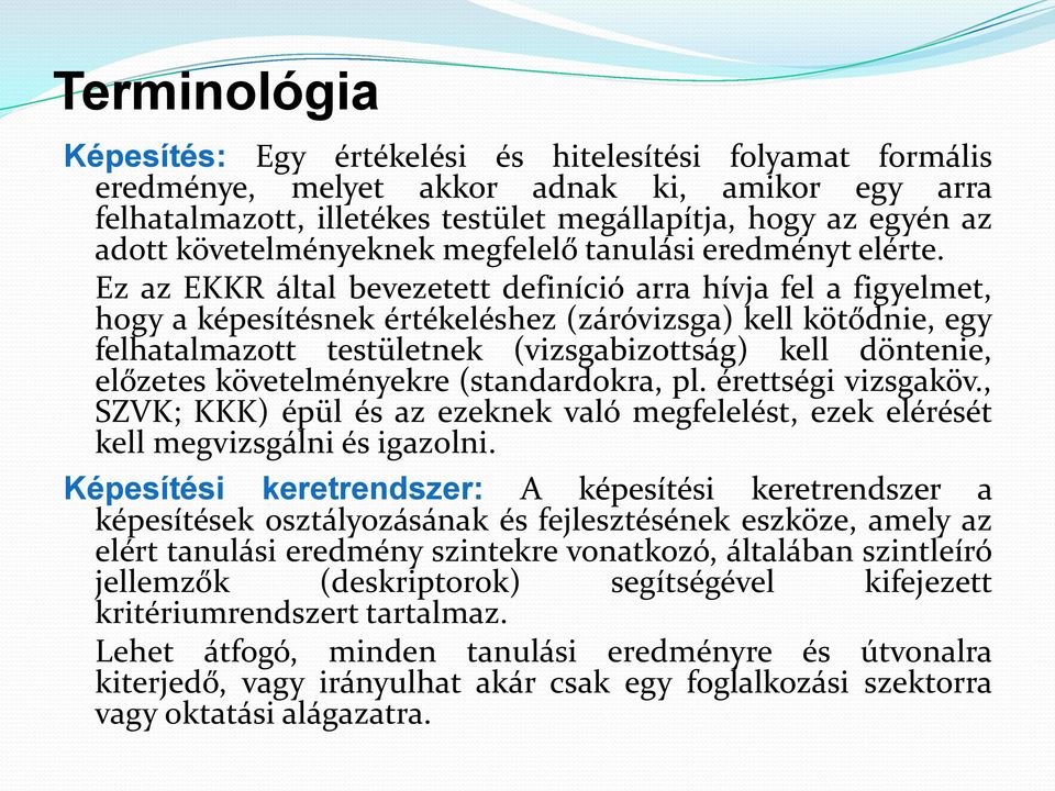 Ez az EKKR által bevezetett definíció arra hívja fel a figyelmet, hogy a képesítésnek értékeléshez (záróvizsga) kell kötődnie, egy felhatalmazott testületnek (vizsgabizottság) kell döntenie, előzetes