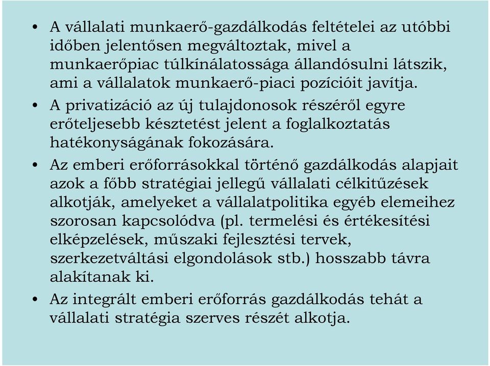 Az emberi erőforrásokkal történő gazdálkodás alapjait azok a főbb stratégiai jellegű vállalati célkitűzések alkotják, amelyeket a vállalatpolitika egyéb elemeihez szorosan kapcsolódva