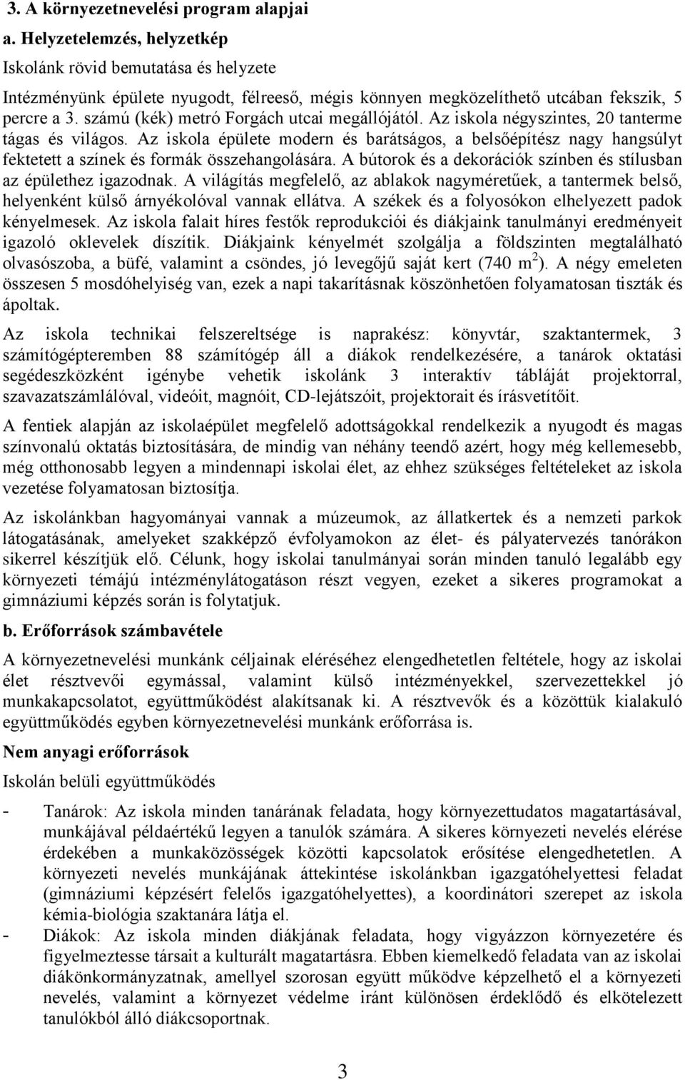 számú (kék) metró Forgách utcai megállójától. Az iskola négyszintes, 20 tanterme tágas és világos.